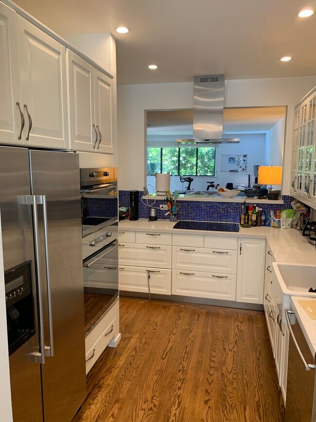 Building Photo - 1755 Filbert Street, Unit 1D