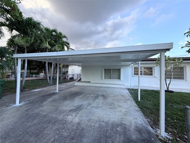 Building Photo - 561 W 39th St