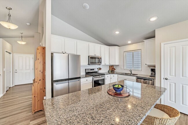 Building Photo - 13170 Valley Peak Dr