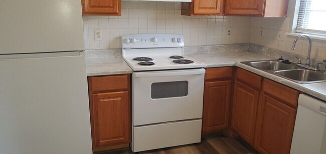 Building Photo - 4385-4387 Santa Anna Dr