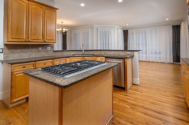 Building Photo - 9445 Stoney Ridge Ln