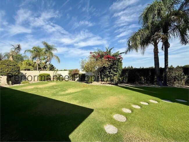 Building Photo - 12520 Crown Crest Dr