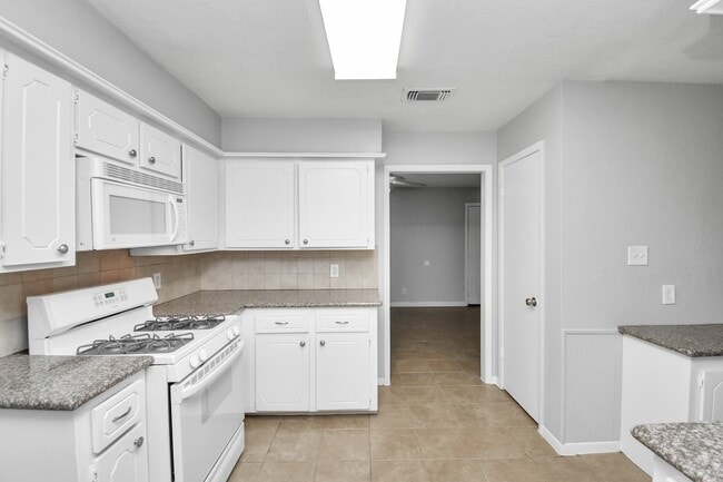 Building Photo - 24118 Spring Gum Dr