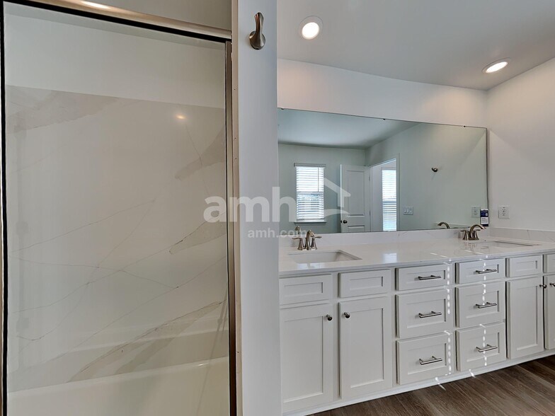 Building Photo - 413 Armstrong Curve