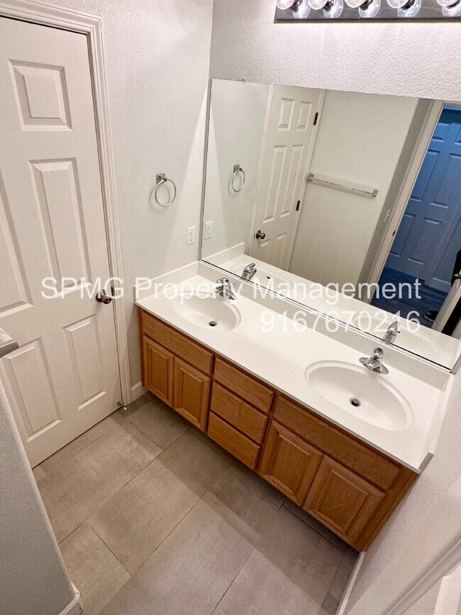Building Photo - 5755 Bridgecross Dr