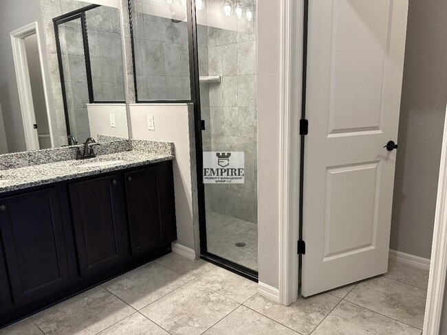 Building Photo - COMING SOON! 3 Beds + Den, 2 Baths, Screened Lanai & More!