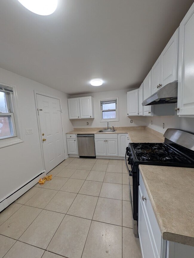 Building Photo - Stunning 3 bedroom 2 bathroom single family house available in Asbury Park!