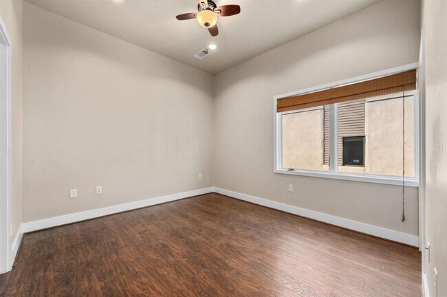 Building Photo - 1702 S Lamar Blvd