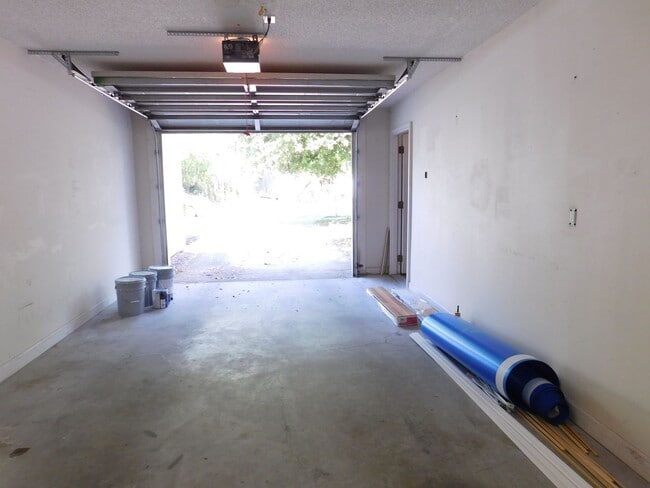 Building Photo - 210 Tobiano Dr