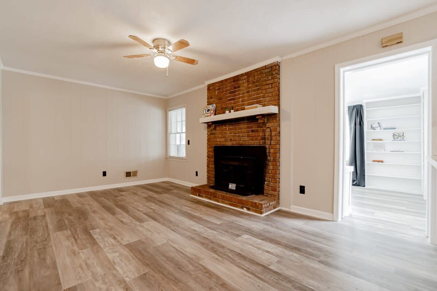 Building Photo - 419 N Royal Tower Dr