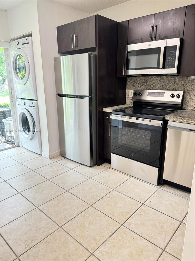 Primary Photo - 2 bedroom in Pembroke Pines FL 33024