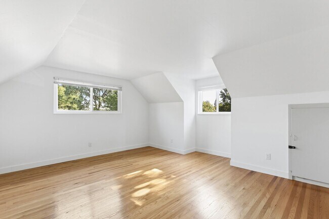 Building Photo - 1611 Clemson Dr
