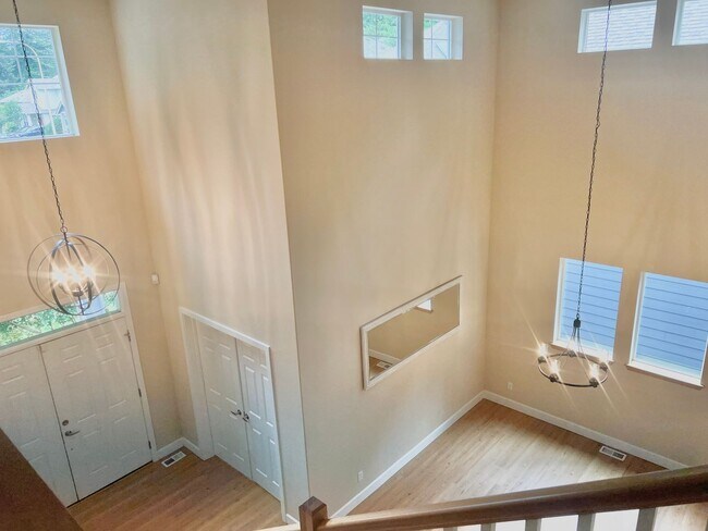 Building Photo - Must See! Beautiful 3bd/ + Bonus Rm/2.5 bath/ Primary Bed on Main/ /Heat Pump/Updated Features