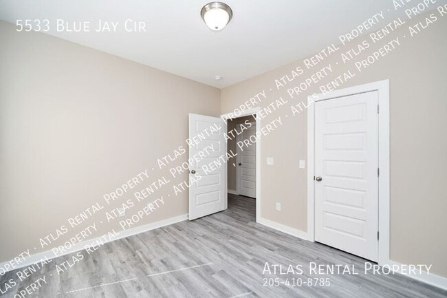 Building Photo - 5533 Blue Jay Cir