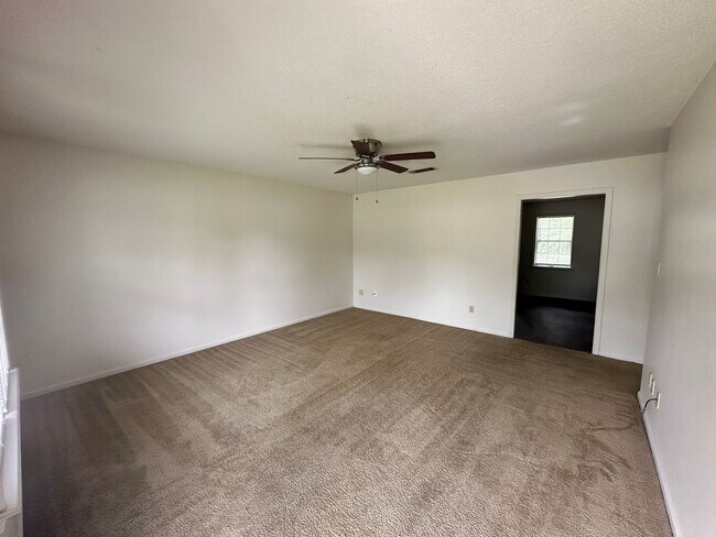 Building Photo - 6119 B Vinnie Dr