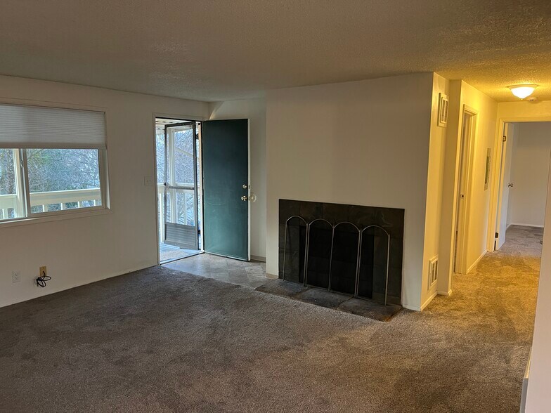 Building Photo - 567 Fairview St