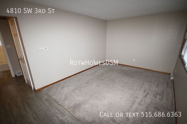 Building Photo - 2 Bedroom 1 Bath Duplex with egress window...