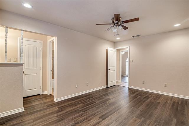 Building Photo - 208 Chevy Chase Dr