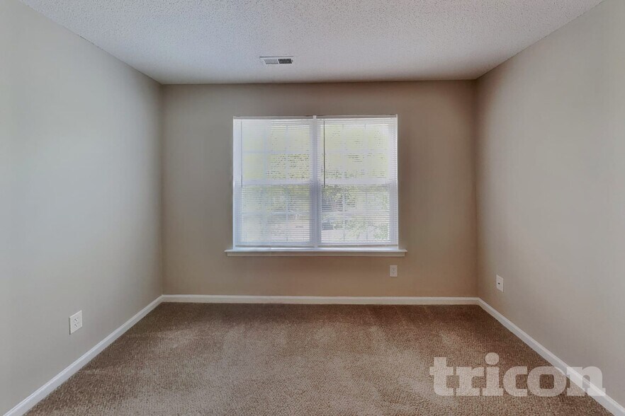 Building Photo - 223 Pebblestone Dr