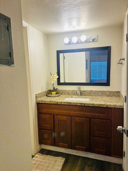 Building Photo - 4444 N 7th Ave