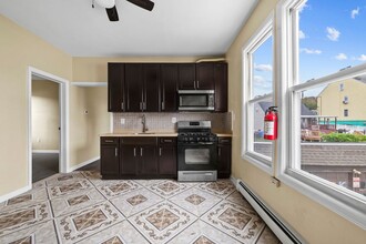 Building Photo - 162-166 Manchester Avenue, 4 Second Floor