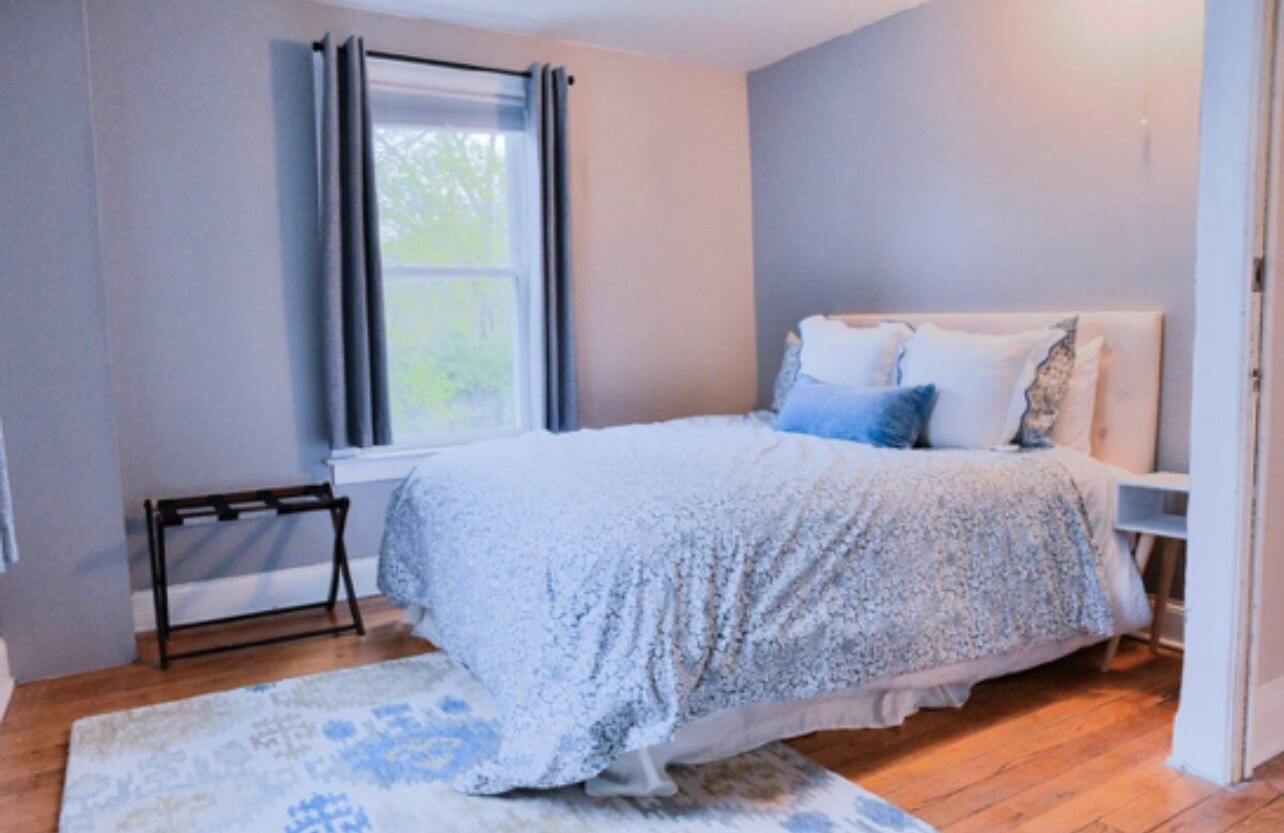 Bedroom 1 - 212 Circular St