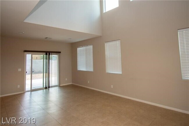 Building Photo - 6037 S Moonlight Beach