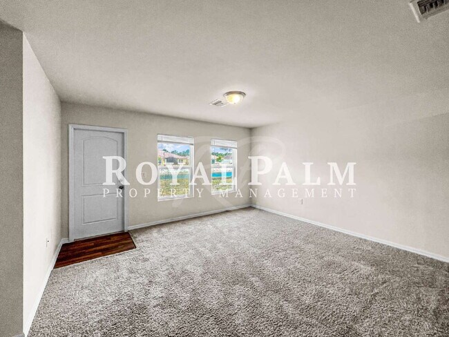 Building Photo - 4BR/2BA Duplex Living in Vistanna Villas + Washer & Dryer! — Space, Style, and Laundry Convenienc...