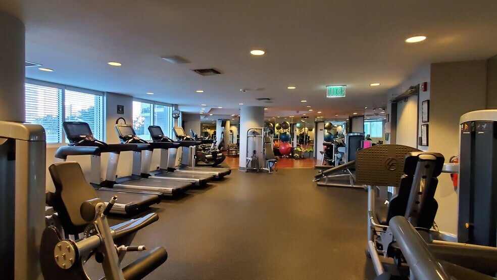 Building Photo - 3100 N Ocean Blvd