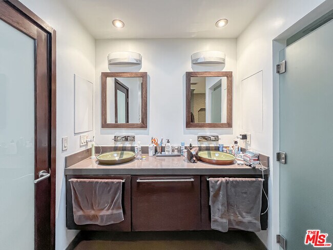 Building Photo - 2473 La Condesa Dr