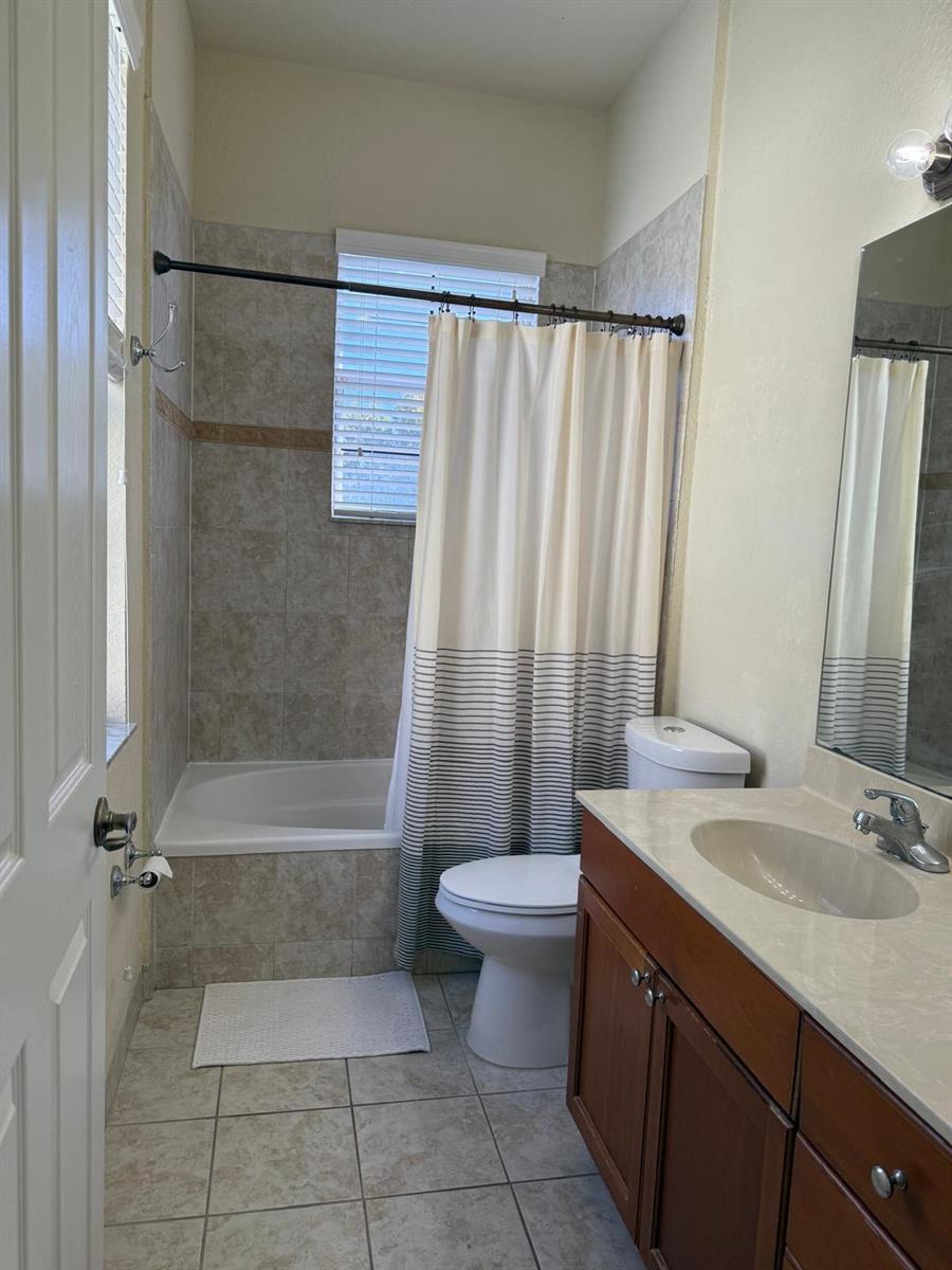 Building Photo - 603 N St