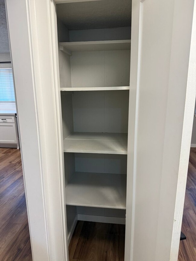 Building Photo - NICE DOWNSTAIRS UNIT WITH 2 BED 1 BATH IN GREAT LOCATION IN AUBUN!