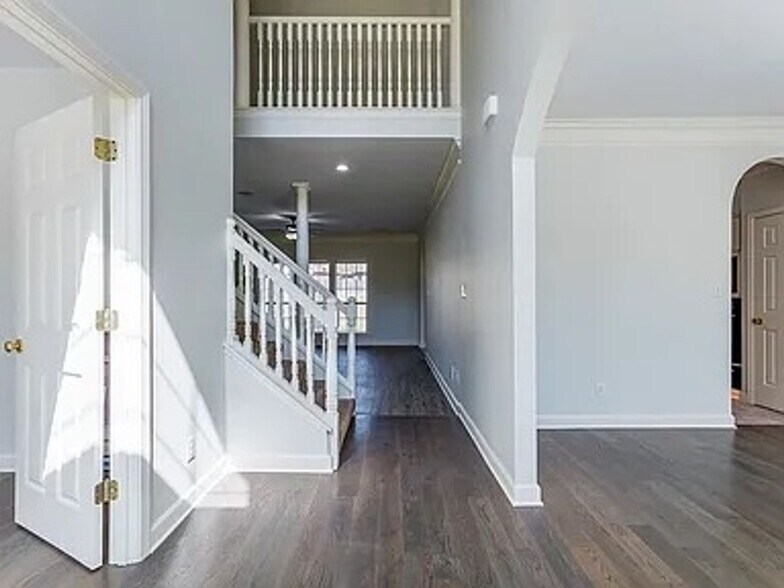 Building Photo - 4400 Chalice Dr