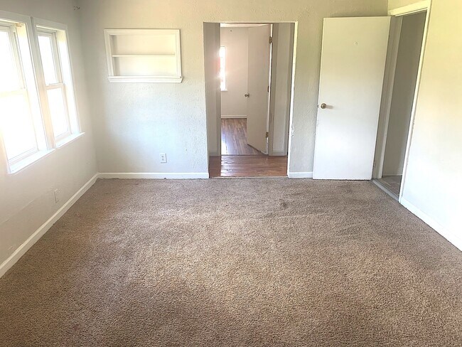 Building Photo - 4010 K Dr S