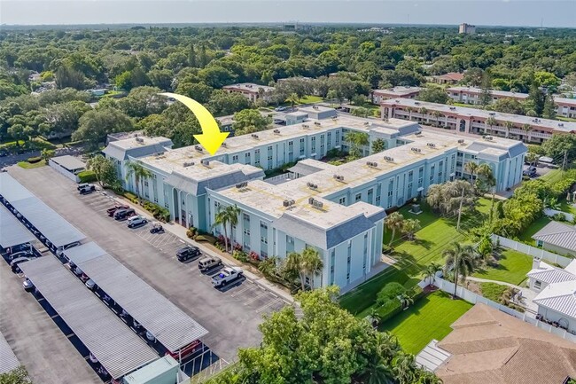 Building Photo - 1706 Belleair Forest Dr