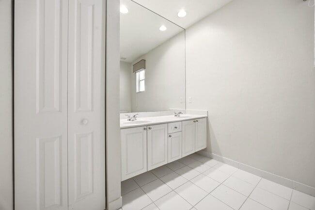 Building Photo - 195 Sedona Way
