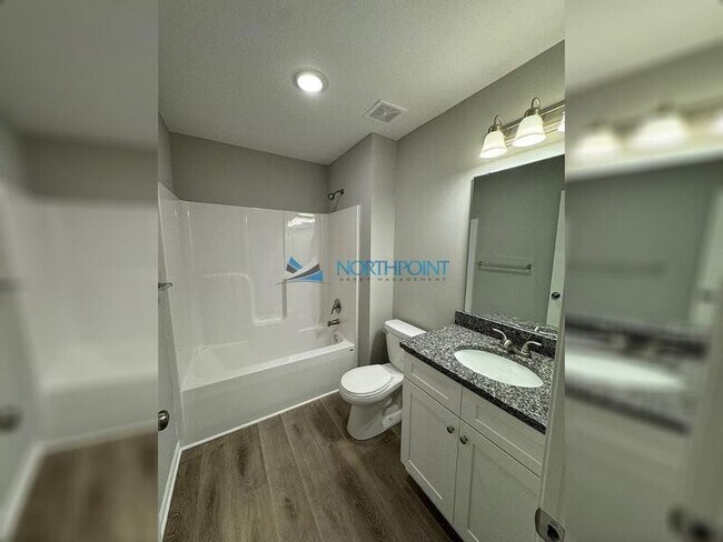 Building Photo - 905 Pampas St