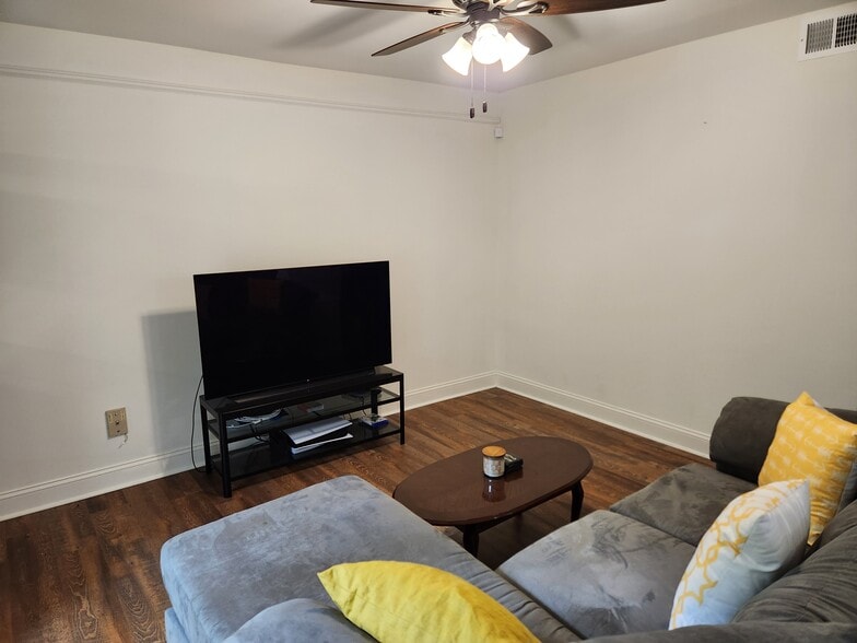 Downstairs bedroom/office - 1333 S Ponce de Leon Ave NE