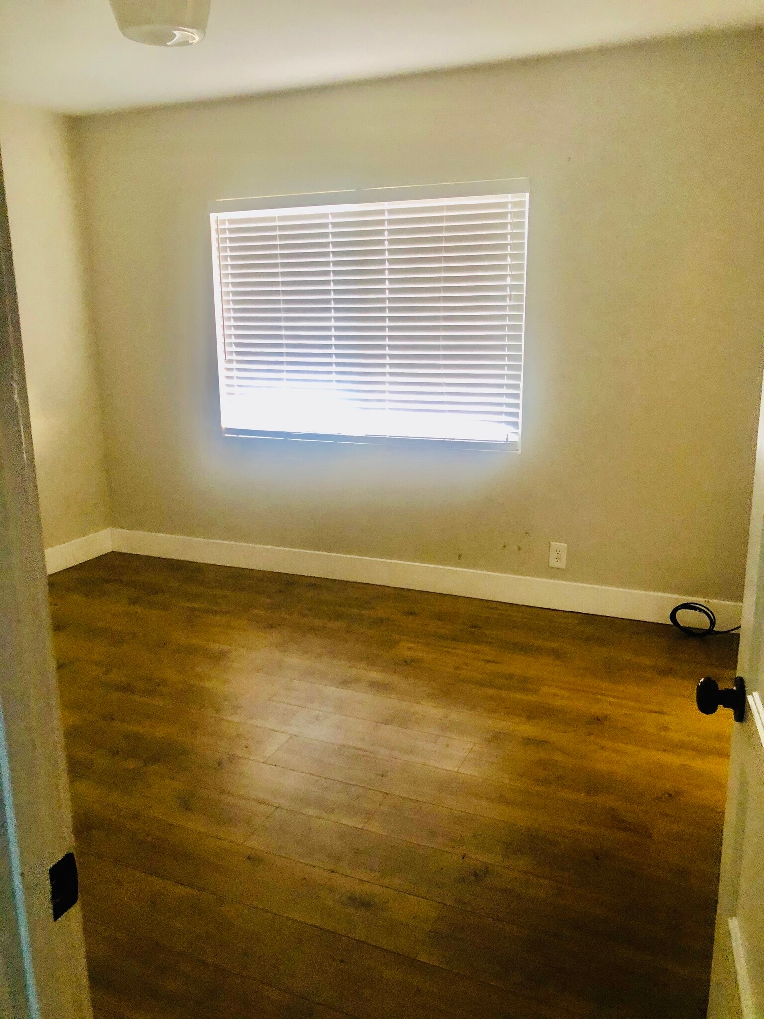 bedroom - 827 E Washington Blvd