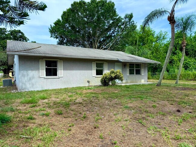 Building Photo - 2564 Navajo Ave