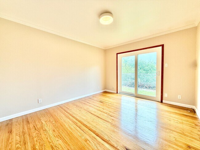 Building Photo - Renovated 3bed/2bath Linda Mar Rancher