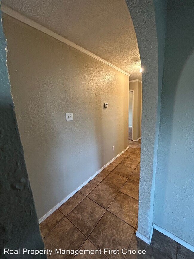 Building Photo - 3 br, 1 bath House - 905 W Denver