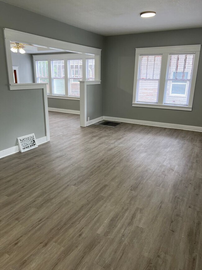 Building Photo - Charming 3-Bedroom/ 1 Bathroom house located in the heart of Topeka