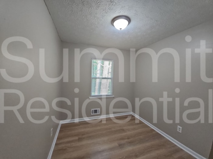 Building Photo - 5950 Stonewall Dr