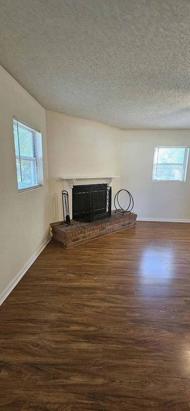 Building Photo - 5813 Rover Dr