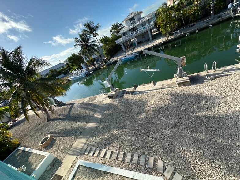 Building Photo - 486 Airport Dr S