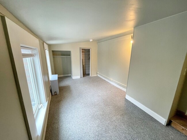 Building Photo - 20 Latham Ct