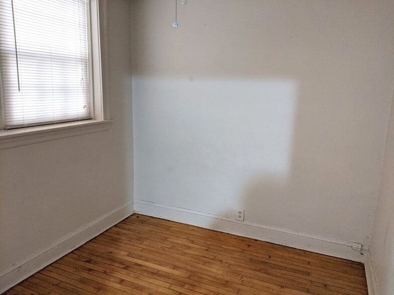 Building Photo - 1452 Oak Ave