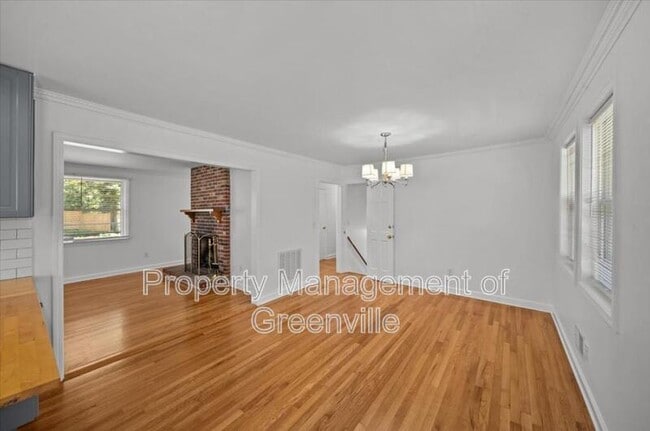 Building Photo - 304 Robin Hood Rd