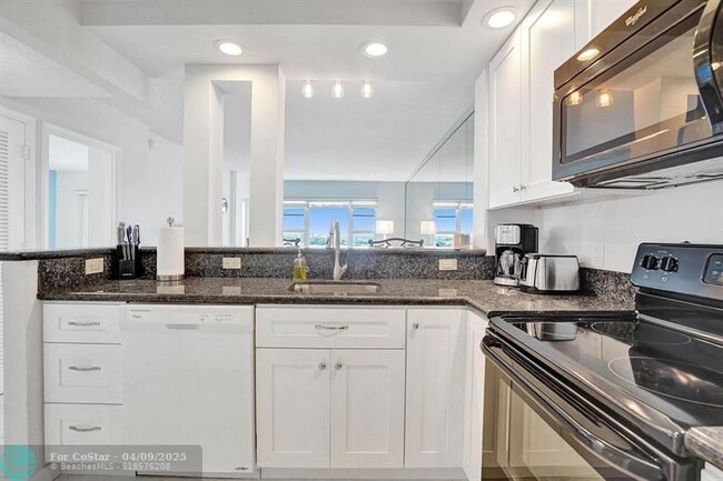 Building Photo - 6000 N Ocean Blvd